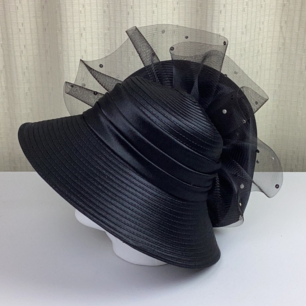 Whittall & Shon, Church, Derby Fascinator Hat. - Picture 4 of 11